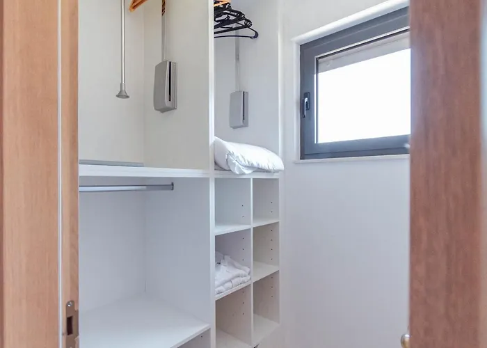 Bay View Стари Град