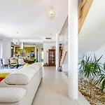 Bay View Villa *