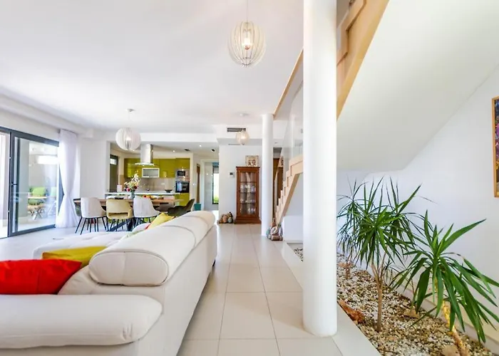 Bay View Villa *